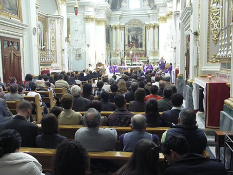 D1 Congregation in the nave