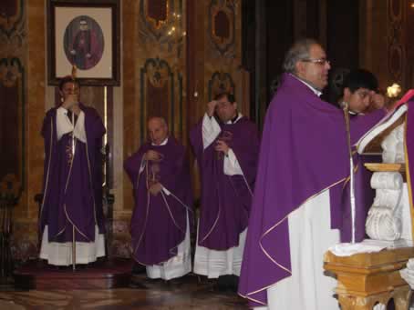 28 Fr Renato Borg reading the Gospel