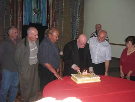 21 The great moment, cutting the cake