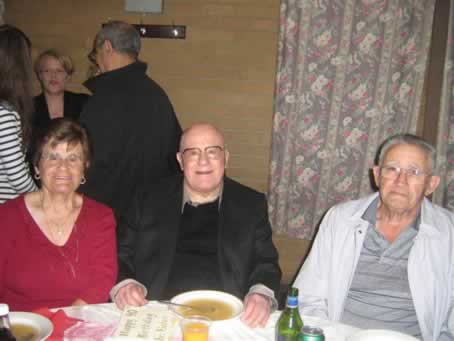 04 His sister Lorenza on his right