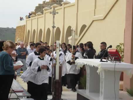 012 Procession to the altar