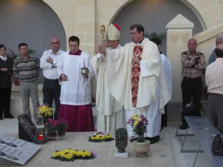 123 Archpriest blessing new graves