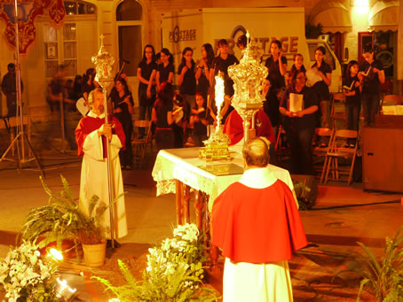 153 The Blessed Sacrament exposed for adoration