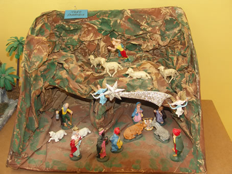 02 Theo Farrugia - Papier Mache