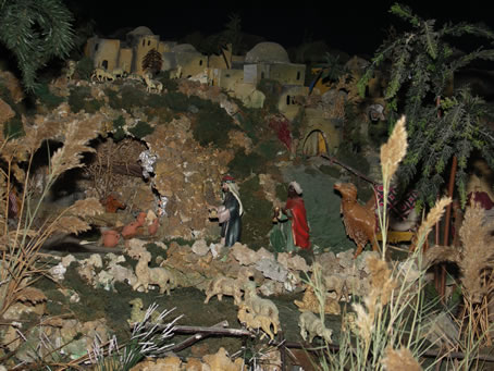 22 The Magi arrive at the manger