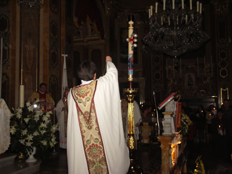 C9 Incensing the Paschal Candle