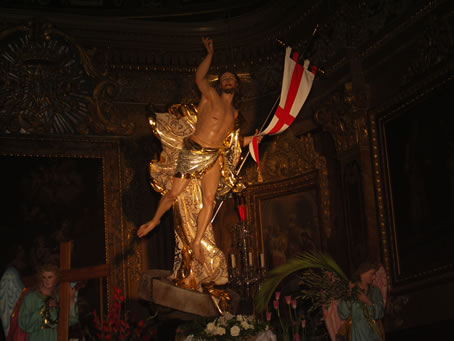 A4 Statue of Risen Christ ascends onto the High Altar