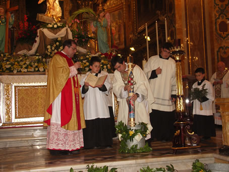 D3 Blessing the water by immersing Paschal Candle into it