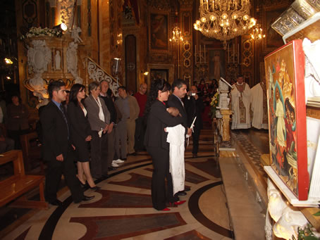 E7 Parents and godparents in front of the altar