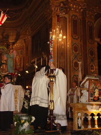 D2 Bringing down the Paschal Candle