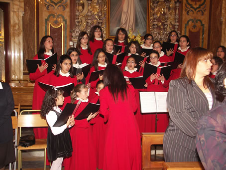 B1 Choir Voci Angeliche singing the Gloria