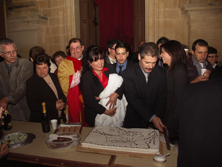 B5 Archpriest joins parents of Mariah cutting the cake