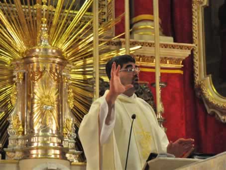 04 Fr Mark Demanuele delivering the sermon