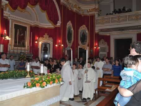 02 Procession to the altar