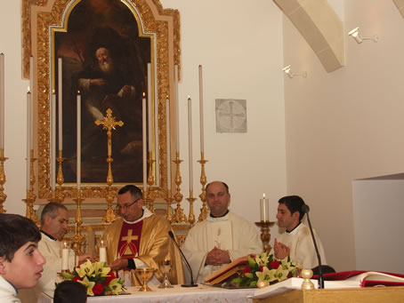 C9 Distribution of Holy Eucharist