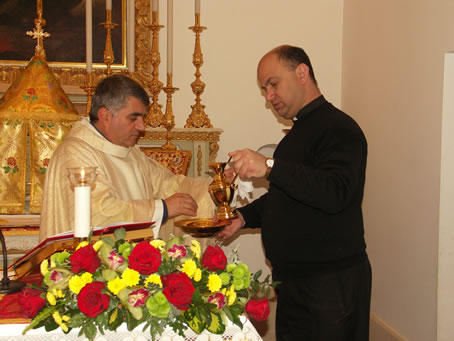 B5 Can J Sultana pours water on Fr Zammit's hands