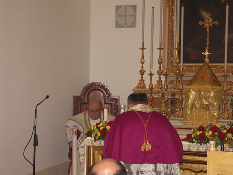 B4 Mgr Lawrence Sciberras salutes the Vicar General