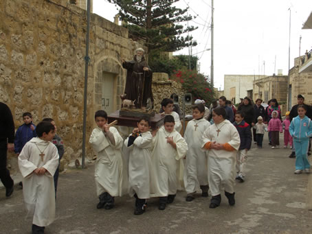 G2 In procession to St Anthony Square