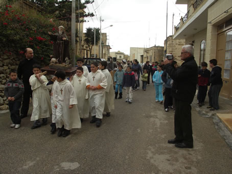 F9 In procession to St Anthony Square