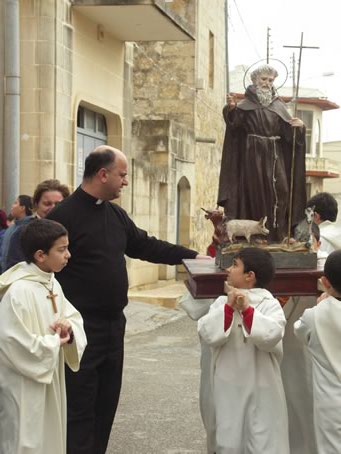 F6 In procession to St Anthony Square