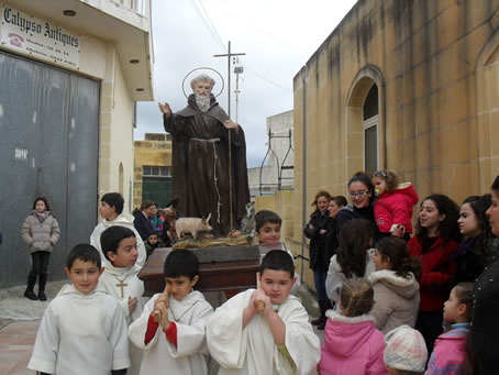 F2 Altar boys carry the statue