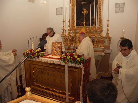 A7 Incensing the altar