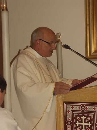 C2 Fr Ceorge Camilleri SJ reading the Gospel