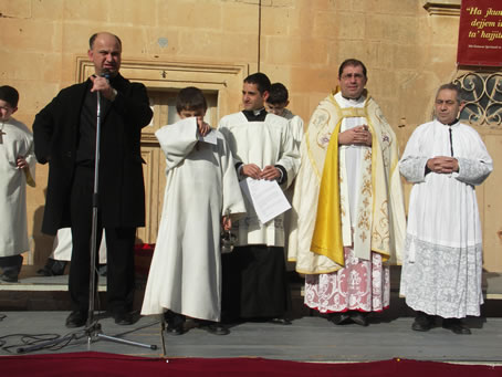 E1 Rector Can John Sultana briefs the participants