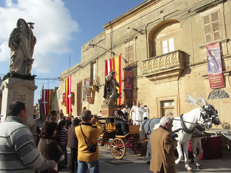 A1 Starts moving to Victory Square