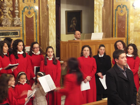 E9 Choir singing the Sanctus