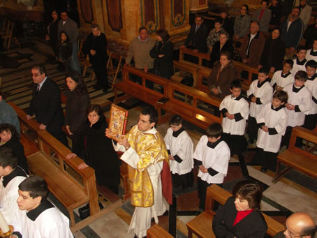 A2 Deacon Noel Debono leads procession to altar