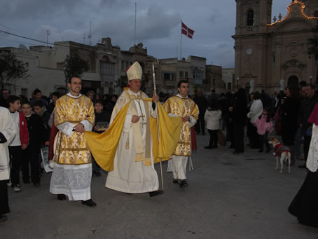 D8 Bishop flanked by deacons