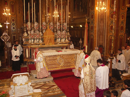 036 Bishop approaches the High Altar