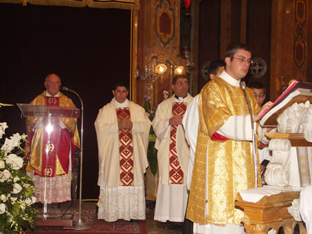 16 Deacon Simon M Cachia reading the Gopel