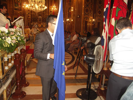 062 Paul Refalo carries the flag of the E.U.