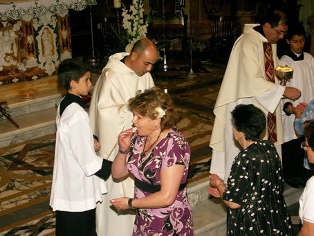 048 Holy Communion