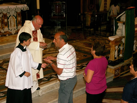 052 Holy Communion