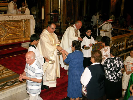 035 Holy Communion