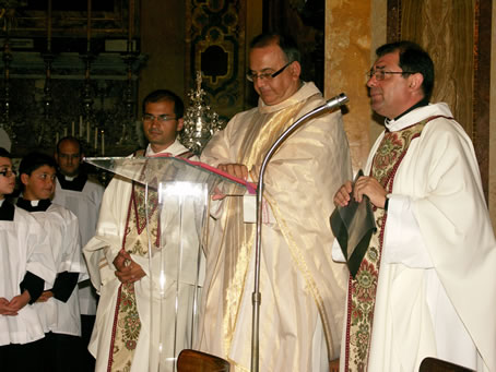 040 Archpriest thanking Fr Bonnici