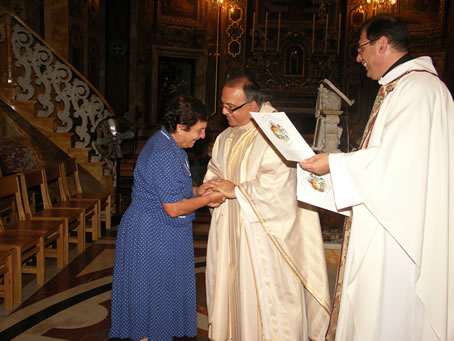 085 Maria Refalo, Archpriest's mother, receives family's certificate