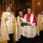 032 Senglea Archpriest with memento