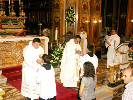 042 Holy Communion