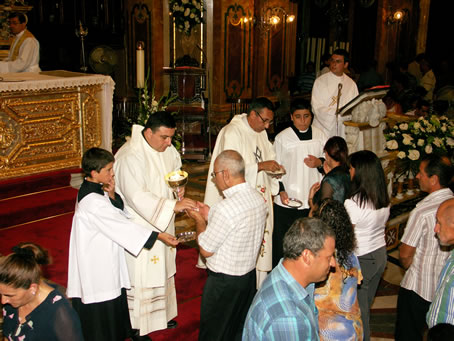 043 Holy Communion