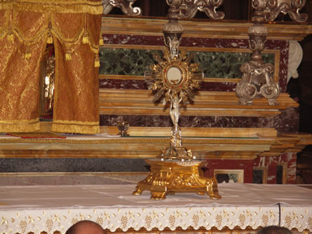 061 Exposition of the Holy Eucharist