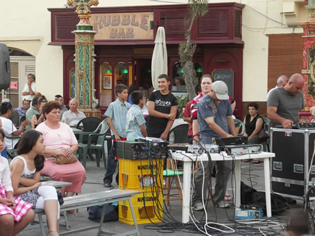 001 John and Silvana Agius providing the music