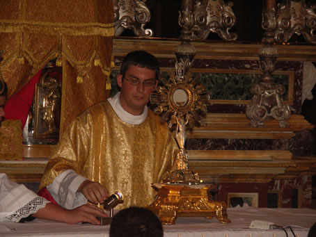 56 Deacon Simon Cachia exposes the Blessed Sacrament