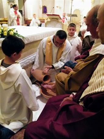 A6 Fr Anthony Teuma washing Apostle's feet