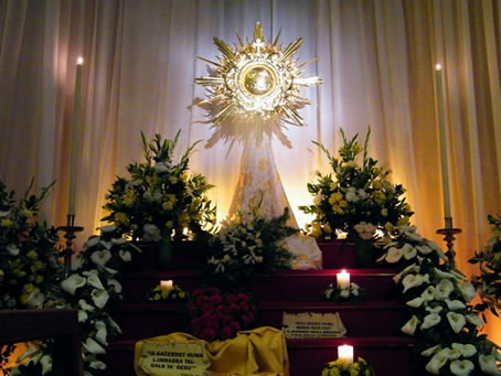 C5 Monstrance housing the Holy Eucharist