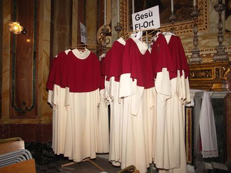 A1 Vestments of statue bearers