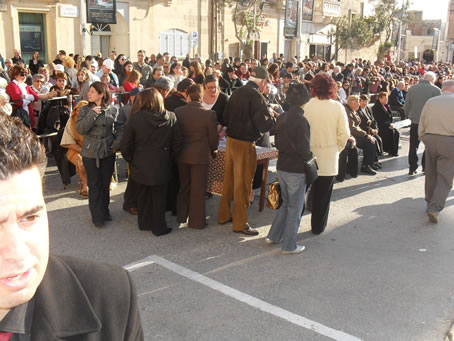 B2 Queueing up to take a seat in the Square